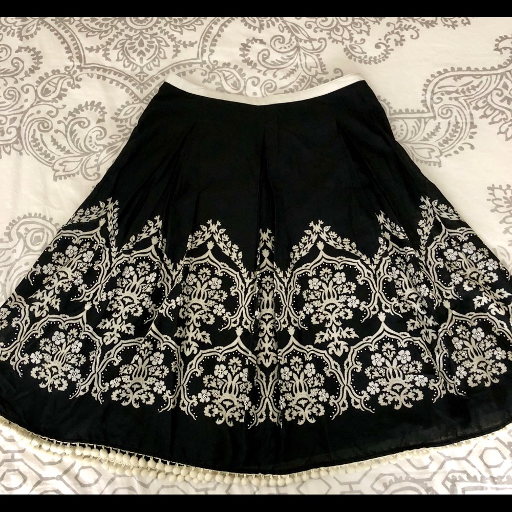 🆕 Ann Taylor LOFT Pom Pom skirt